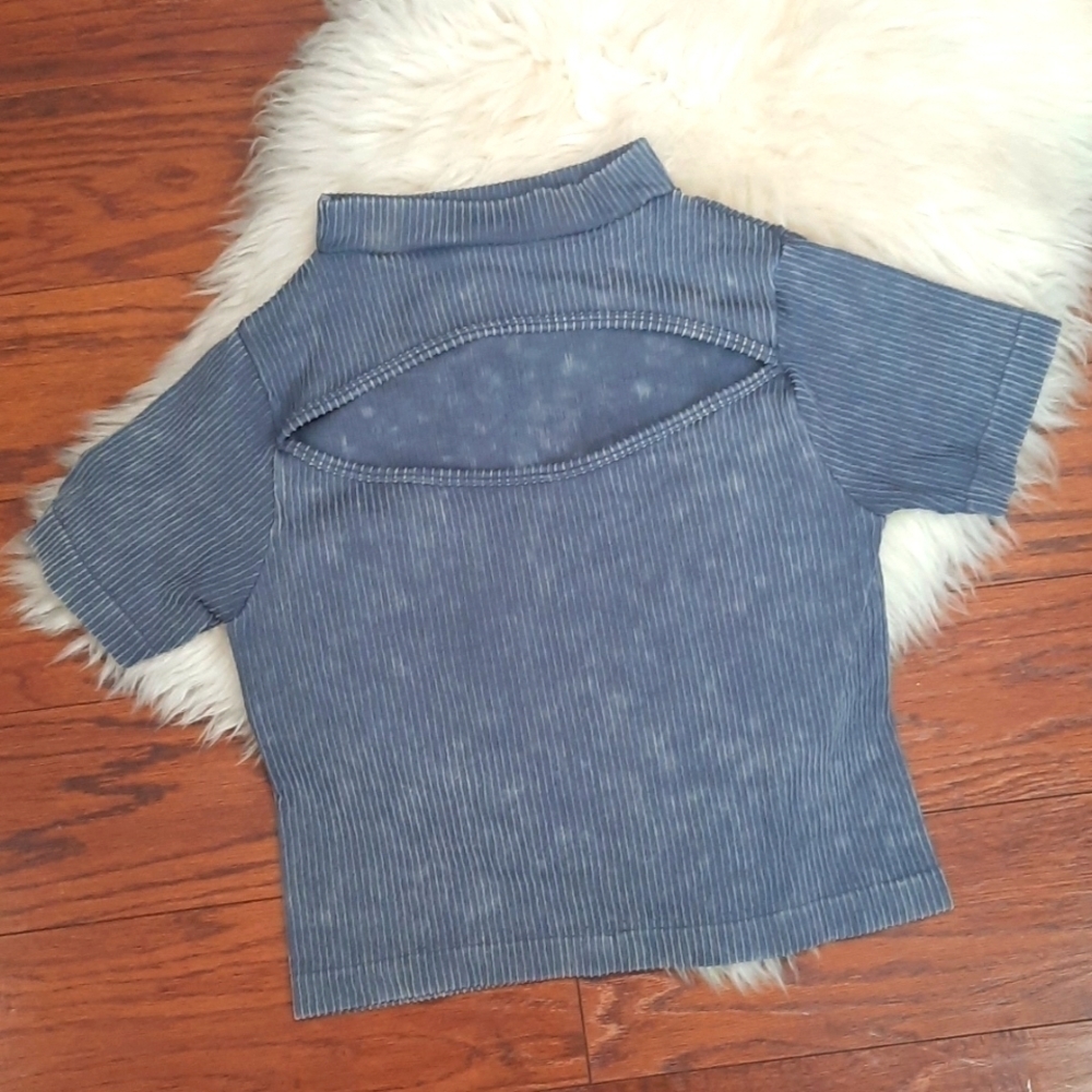 Aura Ribbed Cut Out Crop Top - Picture 2 of 3
